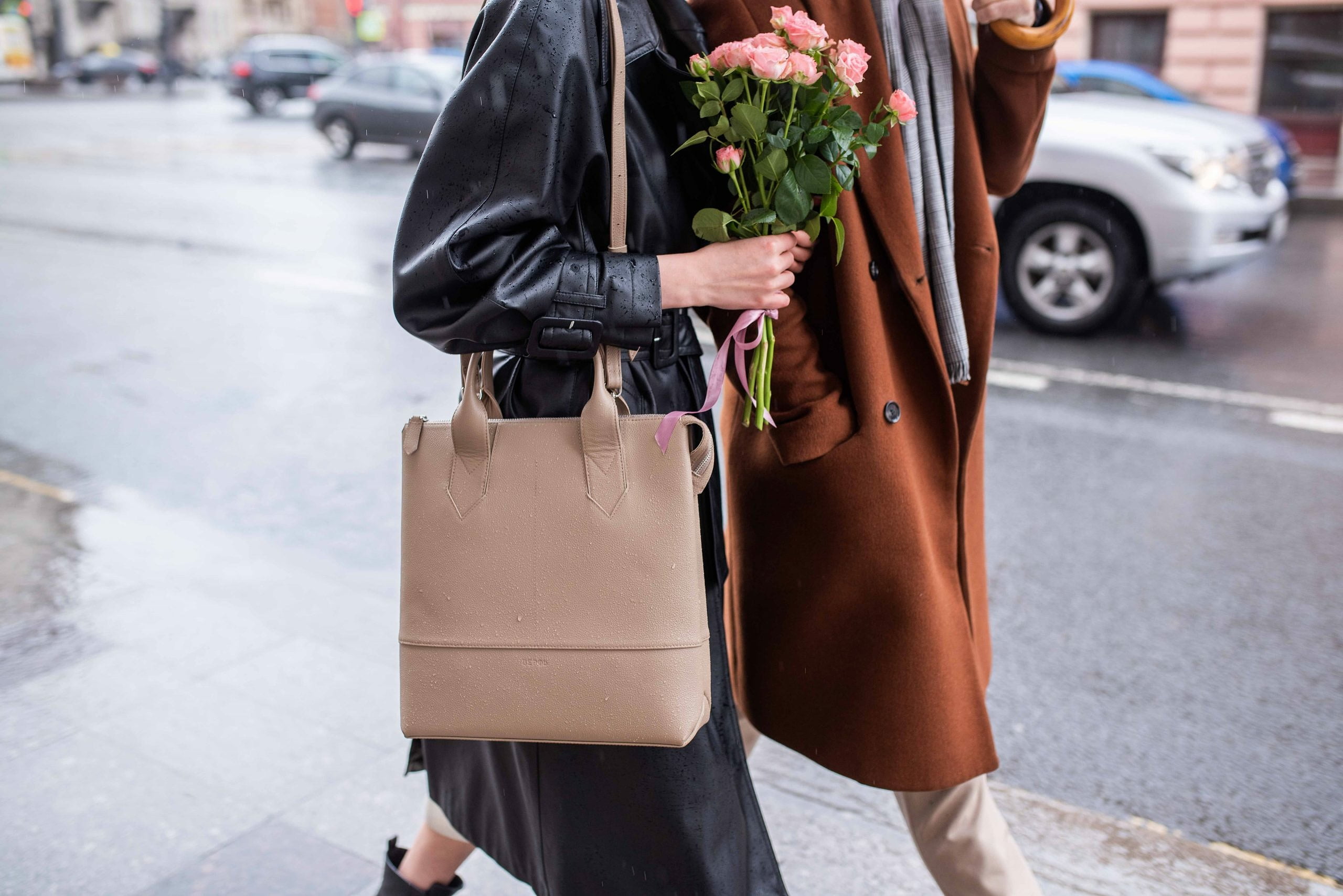 сумка Лагуна на улице при облачной погоде